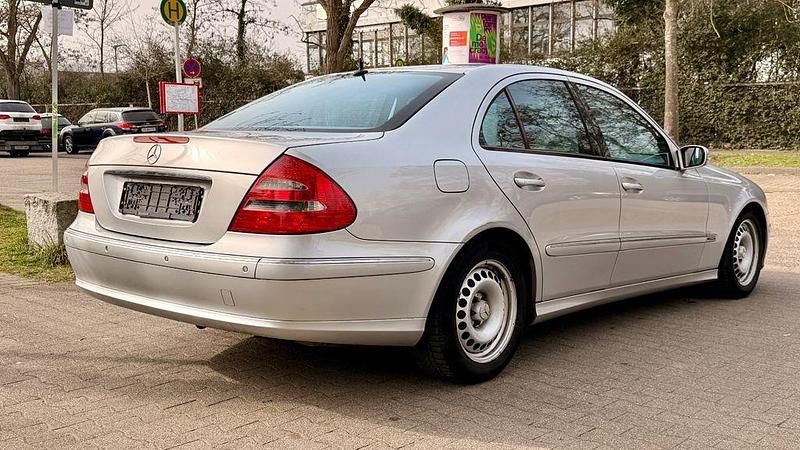 Gebraucht Mercedes E320 Avantgarde 204 PS (150 kW) 2003 Silber Limousine