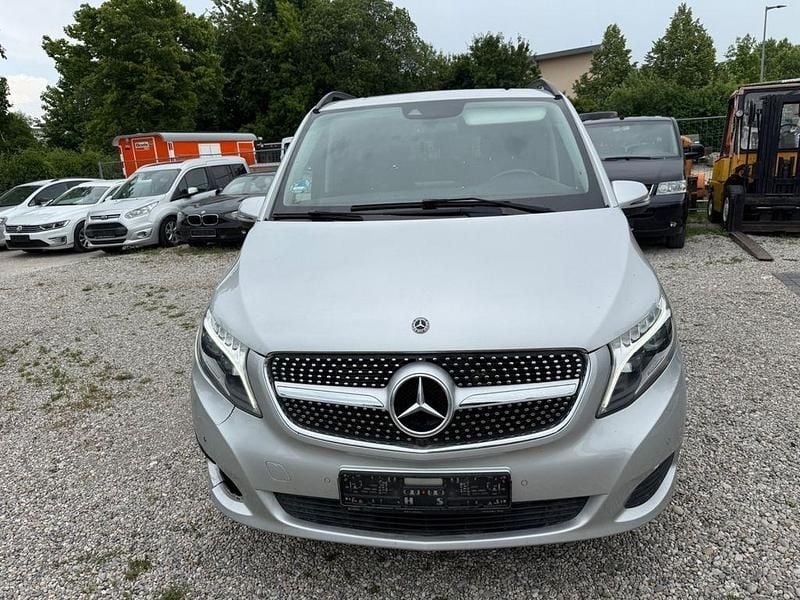 Silber Gebraucht 2017 Mercedes V250 Van / Kleinbus | 32.500 € (Superpreis) - Bild 1/4