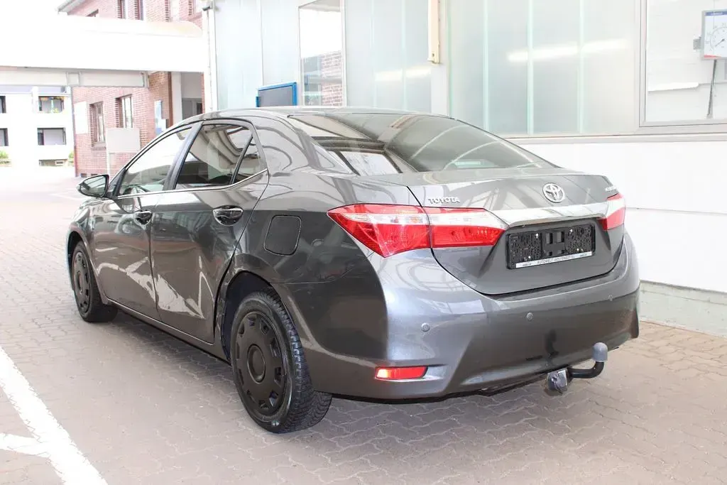Gebraucht Toyota Corolla Life+ 132 PS (97 kW) 2013 Grau Limousine