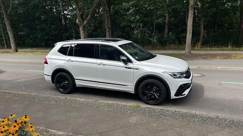 Weiß Gebraucht 2023 VW Tiguan Allspace Style SUV | 47.500 € - Bild 1/4