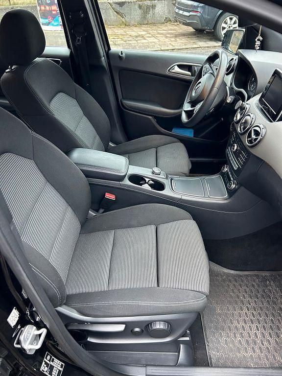 Gebraucht Mercedes B200 136 PS (100 kW) 2016 Schwarz Van / Kleinbus