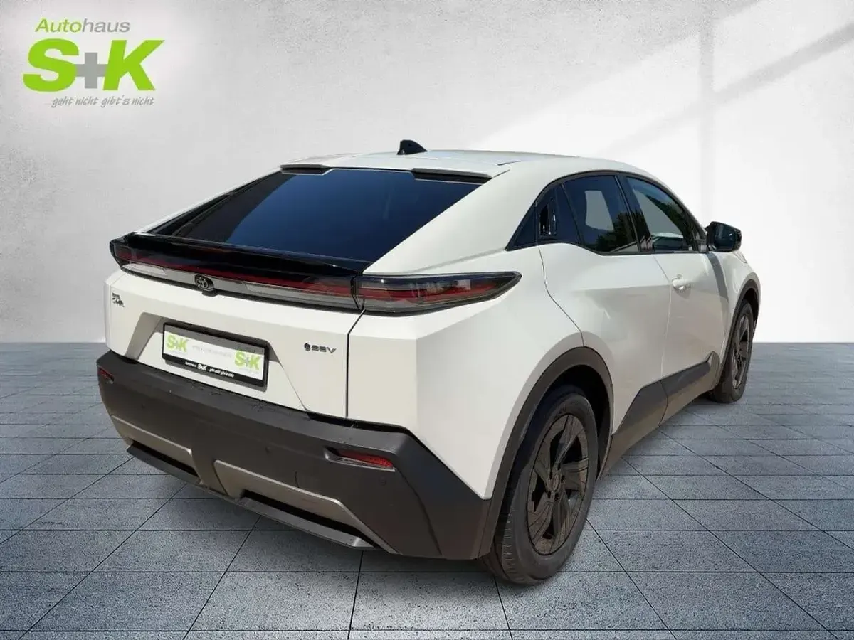 Neu Toyota C-HR 226 PS (166 kW) 2026 Platinumweiß perleffekt SUV