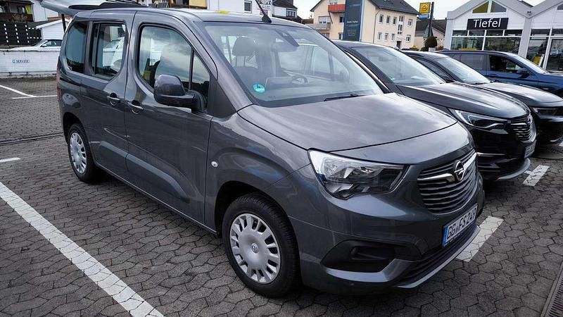 Gebraucht Opel Combo 131 PS (96 kW) 2020 Mondstein grau/e:vulkan grau Van / Kleinbus