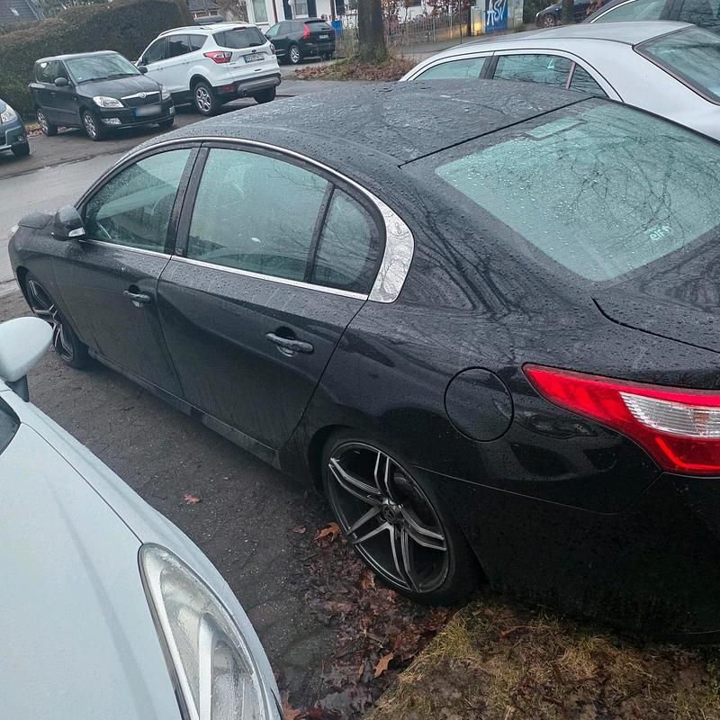 Second-hand Renault Latitude 241 CP (177 kW) 2012 Negru Berlinǎ