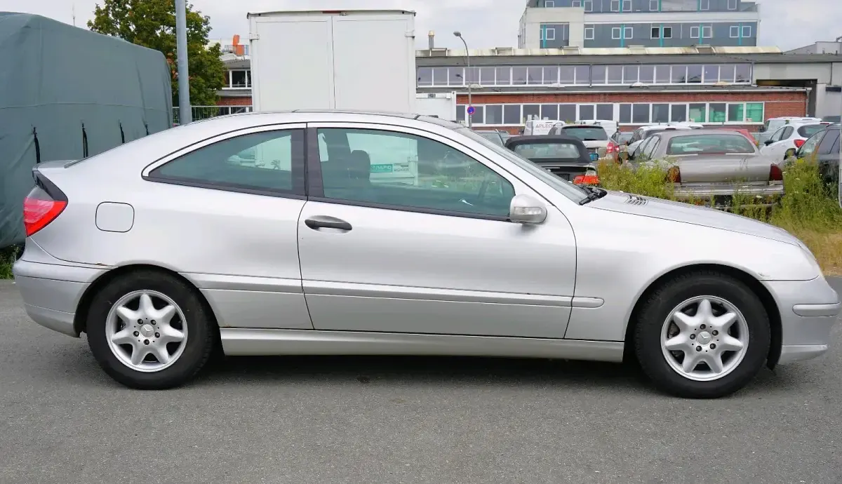Gebraucht Mercedes C180 143 PS (105 kW) 2002 Silber Coupé