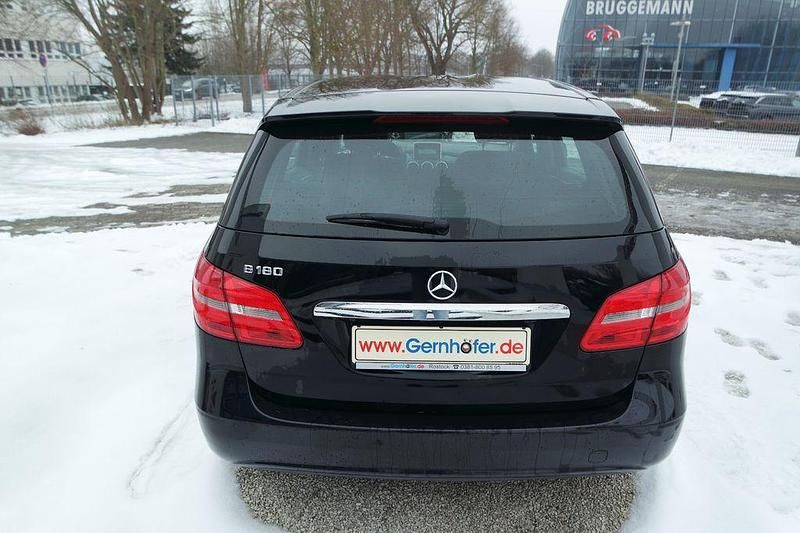 Gebraucht Mercedes B180 122 PS (89 kW) 2014 Schwarz Van / Kleinbus