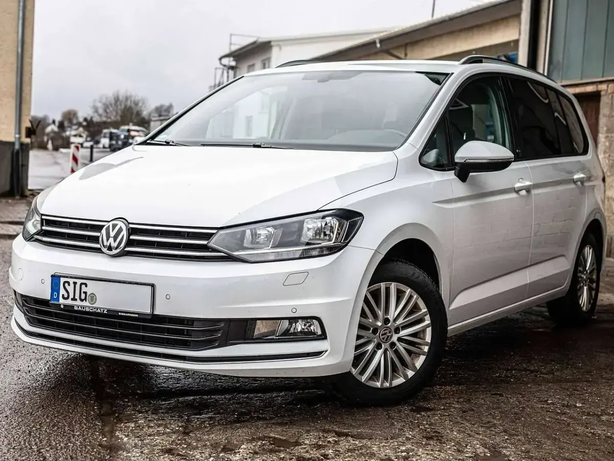 Gebraucht VW Touran Sound 150 PS (110 kW) 2017 Weiß Van / Kleinbus