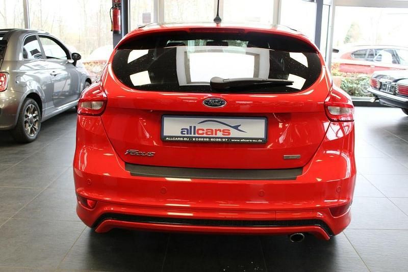 Gebraucht Ford Focus ST-Line 182 PS (133 kW) 2018 Rot Limousine