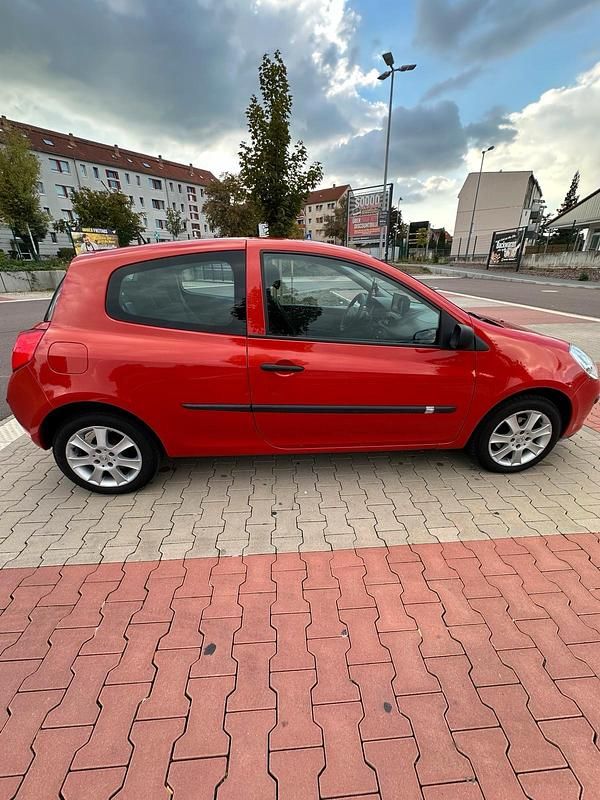Gebraucht Renault Clio III 75 PS (55 kW) 2006 Rot Kleinwagen