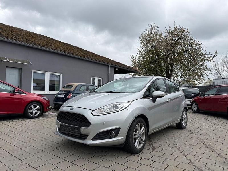 Gebraucht Ford Fiesta Celebration 80 PS (58 kW) 2016 Silber Limousine