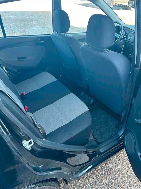 Gebraucht Daihatsu Cuore 58 PS (42 kW) 2004 Schwarz Kleinwagen