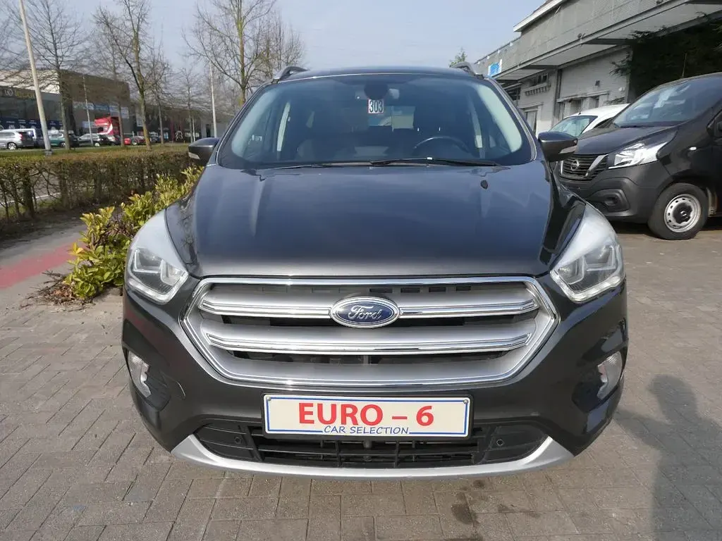 Gebraucht Ford Kuga Titanium 150 PS (110 kW) 2017 Grau SUV
