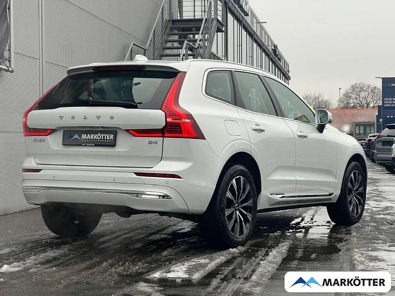 Gebraucht Volvo XC60 Plus 197 PS (144 kW) 2022 Weiß SUV