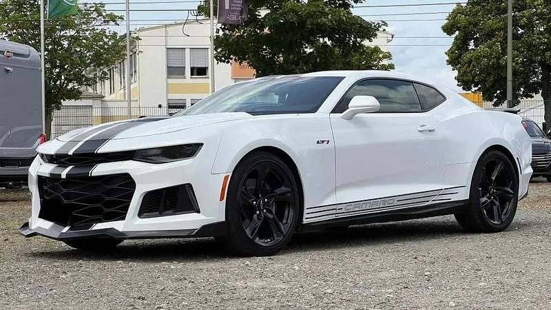 Weiß Gebraucht 2021 Chevrolet Camaro Coupé | 35.480 € - Bild 1/4
