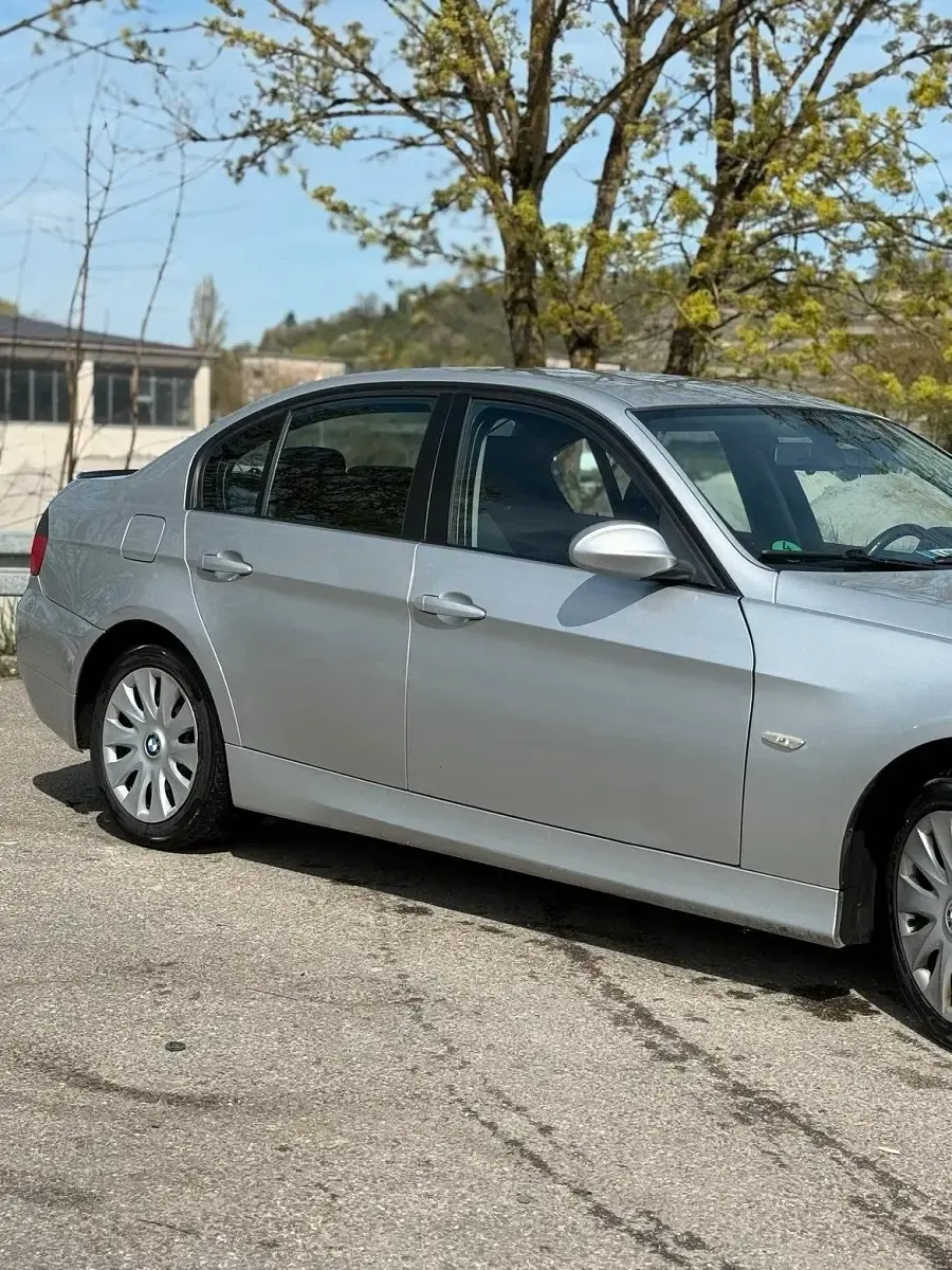 Gebraucht BMW 318 147 PS (108 kW) 2007 Grau Limousine