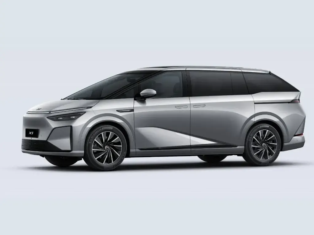 Neu XPENG X9 235 kW (320 PS) 2026 Silber frost silver Van / Kleinbus