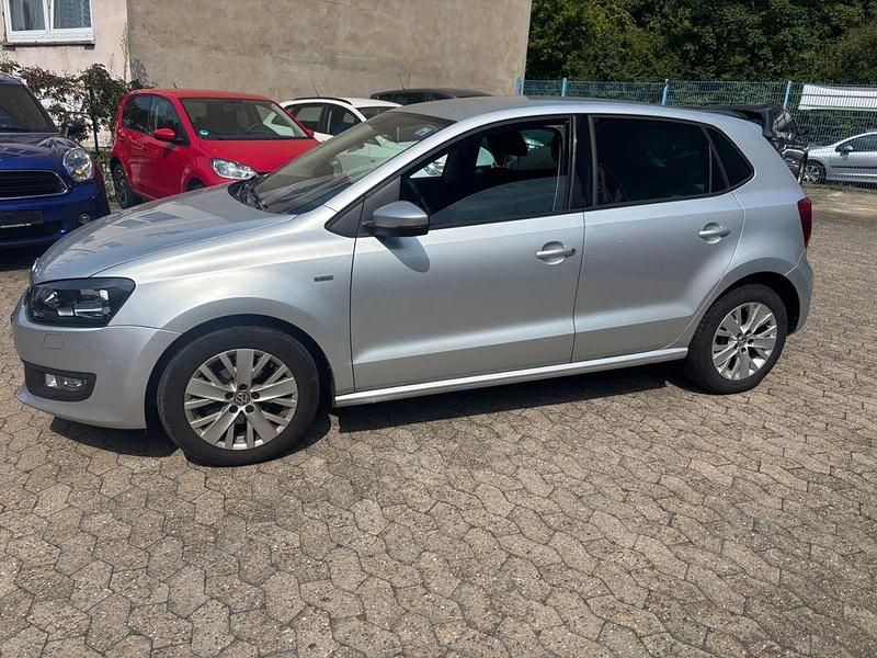 Silber Gebraucht 2013 VW Polo Life Limousine | 6.800 € (Fairer Preis) - Bild 1/4