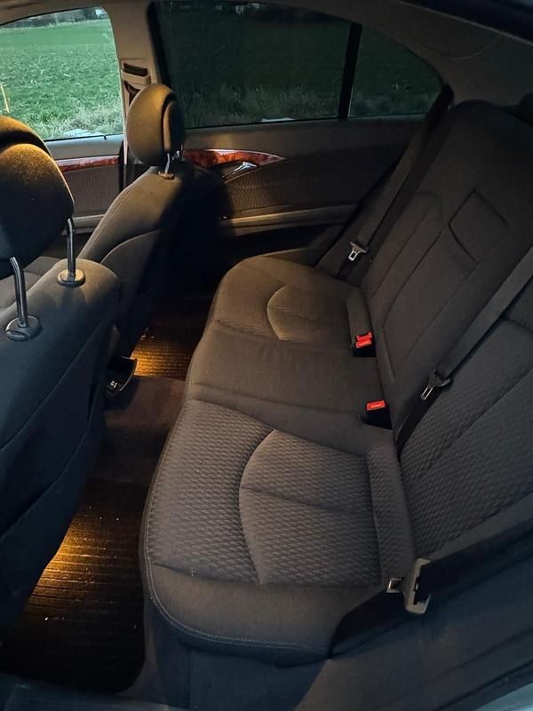 Gebraucht Mercedes E240 177 PS (130 kW) 2002 Silber Limousine