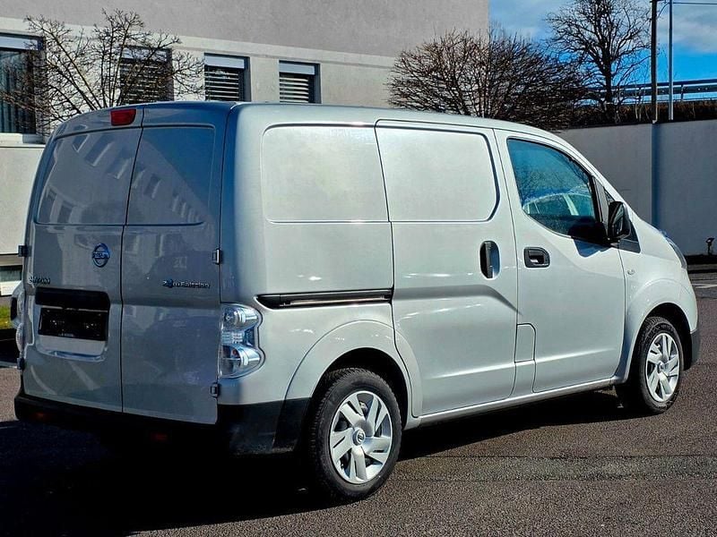 Gebraucht Nissan e-NV200 Comfort 80 kW (109 PS) 2021 Silber Van / Kleinbus