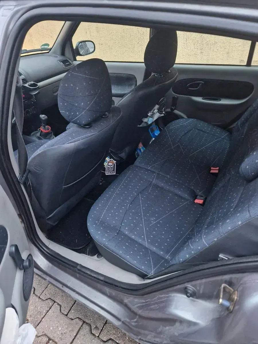 Używany Renault Clio II Authentique 75 KM (55 kW) 2004 Szary Sedan/Limuzyna