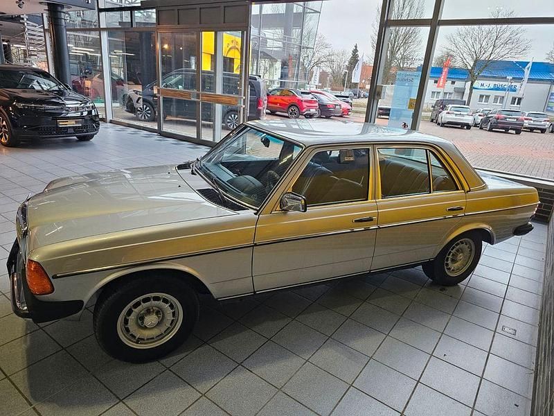 Gebraucht Mercedes 200 109 PS (80 kW) 1983 Silber Limousine