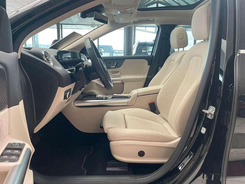 Gebraucht Mercedes EQA300 167 kW (228 PS) 2024 Kosmosschwarz  metalliclack SUV