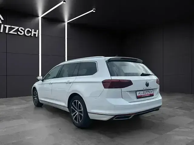 Używany VW Passat Elegance 200 KM (147 kW) 2022 Biały Kombi