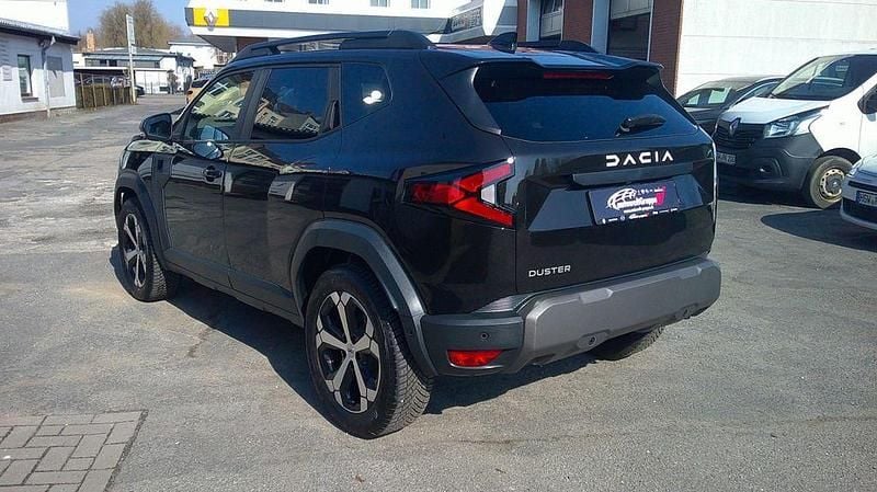 Second-hand Dacia Duster 101 CP (74 kW) 2024 Negru SUV