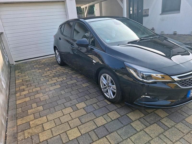 Gebraucht Opel Astra 125 PS (91 kW) 2018 Schwarz Limousine