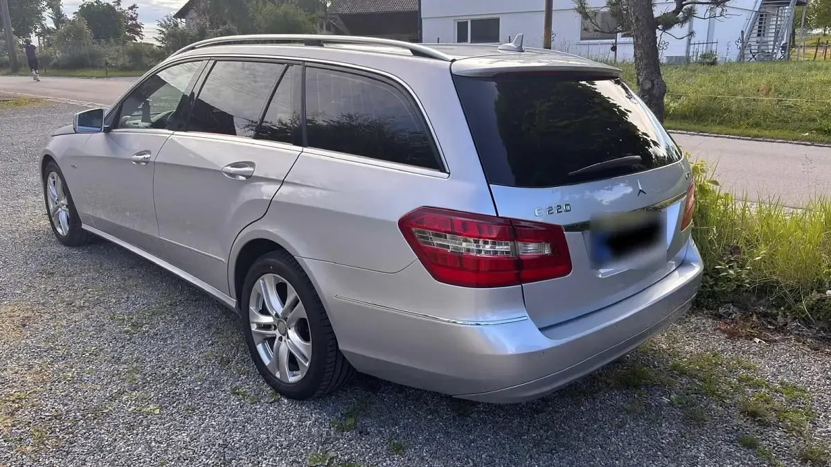 Usado Mercedes E220 Avantgarde 170 CV (125 kW) 2010 Plateado Familiar