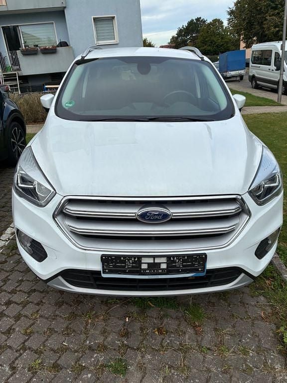 Weiß Gebraucht 2018 Ford Kuga Titanium SUV | 8.200 € (Superpreis) - Bild 1/4