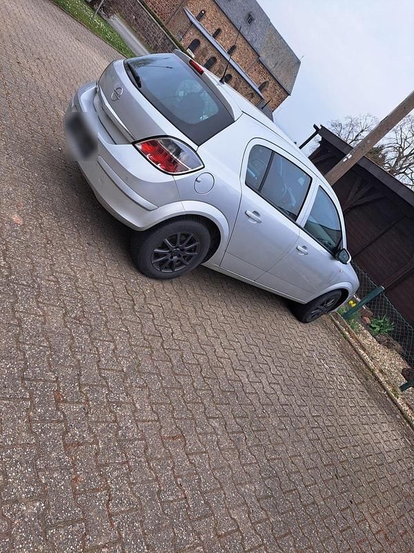 Gebraucht Opel Astra 90 PS (66 kW) 2009 Silber Limousine