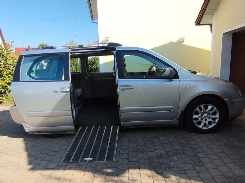 Silber Gebraucht 2007 Kia Carnival EX Van / Kleinbus | 6.900 € - Bild 1/4