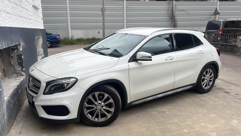 Weiß Gebraucht 2016 Mercedes GLA200 AMG SUV | 12.000 € (Guter Preis) - Bild 1/4