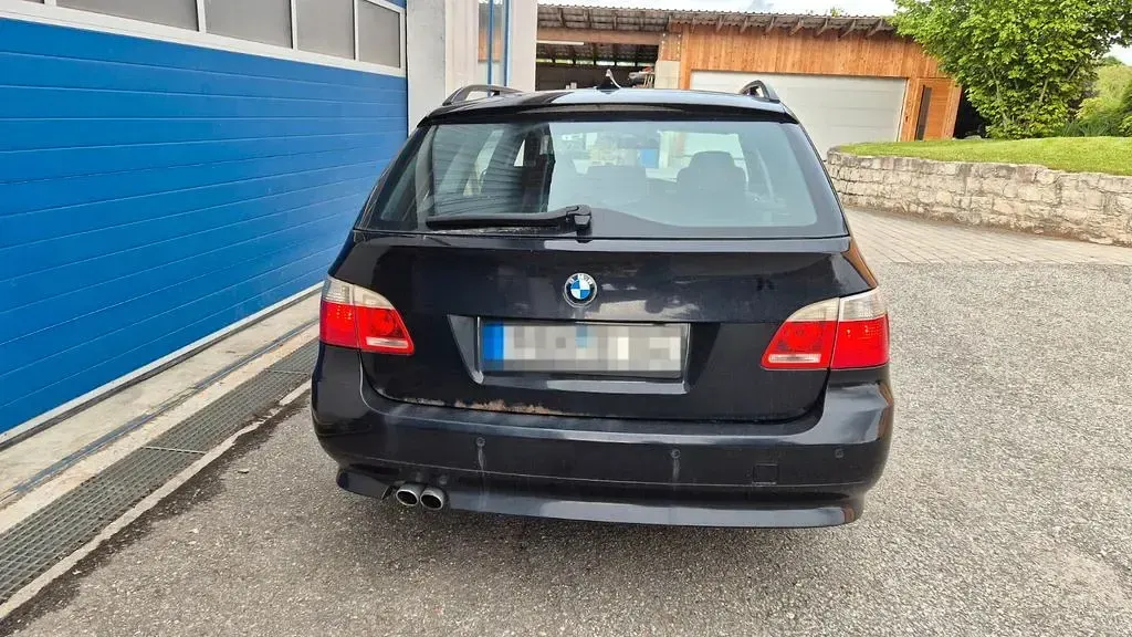 Gebraucht BMW 525 197 PS (144 kW) 2006 Schwarz Kombi