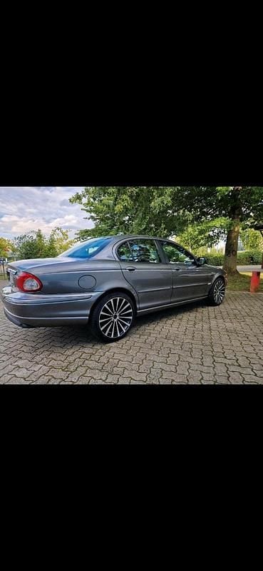 Silber Gebraucht 2006 Jaguar X-type Limousine | 4.900 € - Bild 1/4