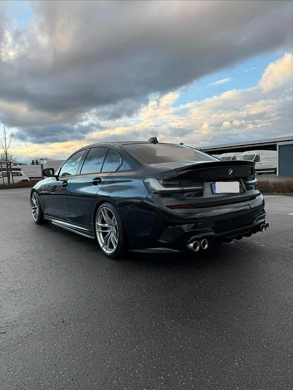 Gebraucht BMW 318 M Performance 150 PS (110 kW) 2020 Schwarz Limousine