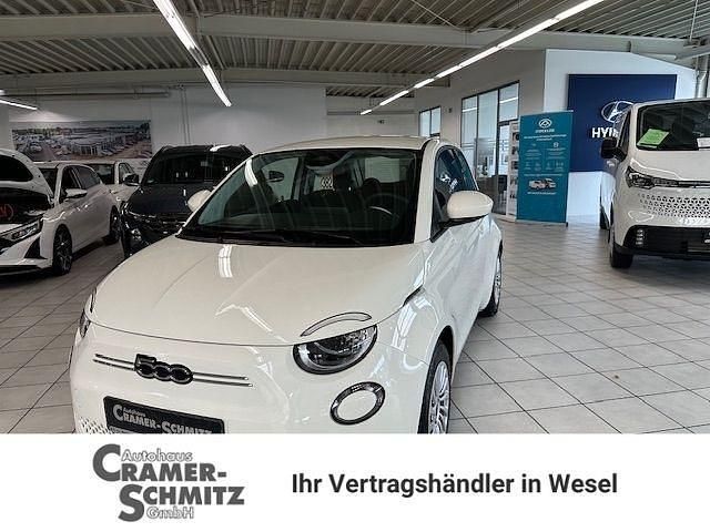 Arktis weiß Gebraucht 2023 Fiat 500e Red Limousine | 20.490 € - Bild 1/4