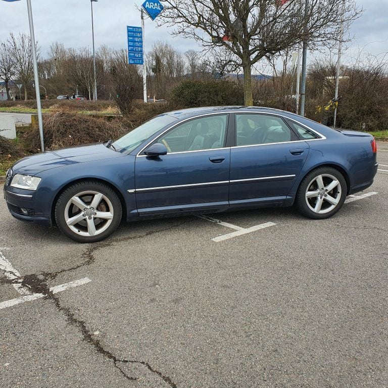 Gebraucht Audi A8 334 PS (245 kW) 2003 Blau Limousine