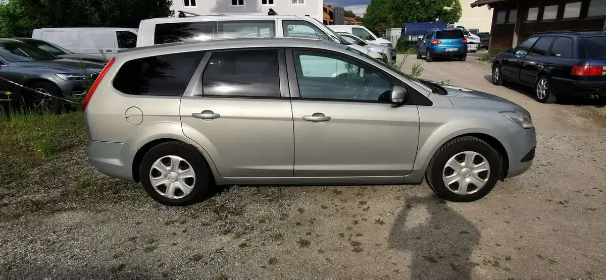 Używany Ford Focus Style 101 KM (74 kW) 2009 Srebrny Kombi