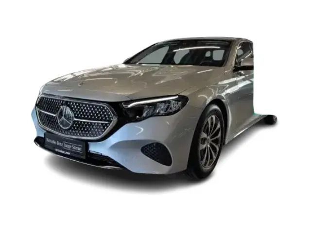 Silber Gebraucht 2023 Mercedes E220 Avantgarde Limousine | 46.699 € (Superpreis) - Bild 1/4