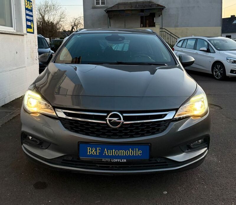 Grau Gebraucht 2017 Opel Astra Business Kombi | 11.200 € (Etwas zu teuer) - Bild 1/4