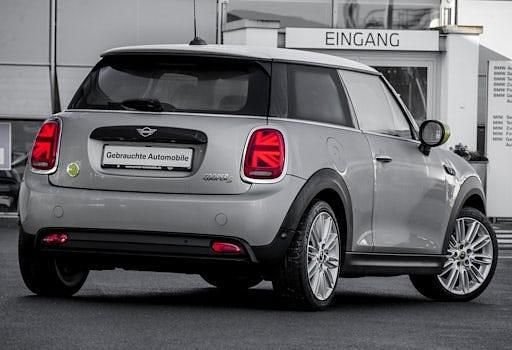 Gebraucht Mini Cooper SE Classic 135 kW (184 PS) 2023 Weiß Kleinwagen