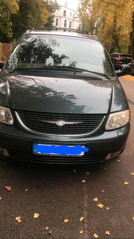 Grün Gebraucht 2001 Chrysler Voyager Van / Kleinbus | 2.900 € - Bild 1/4