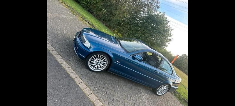 Blau Gebraucht 2025 BMW 325 Sport Line Coupé | 6.900 € - Bild 1/4