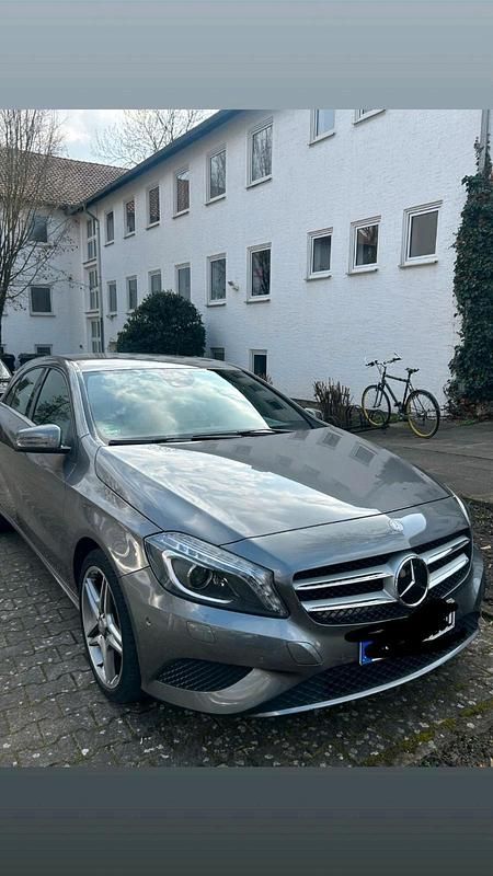 Gebraucht Mercedes A180 122 PS (89 kW) 2013 Grau Kleinwagen