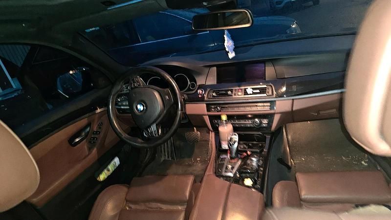 Gebraucht BMW 520 184 PS (135 kW) 2012 Grau Kombi