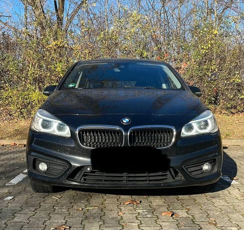 Schwarz Gebraucht 2015 BMW 220 Gran Tourer Sport Line Van / Kleinbus | 10.750 € (Superpreis) - Bild 1/4