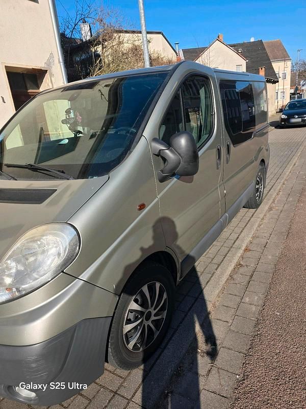 Gebraucht Opel Vivaro 146 PS (107 kW) 2008 Grün Van / Kleinbus
