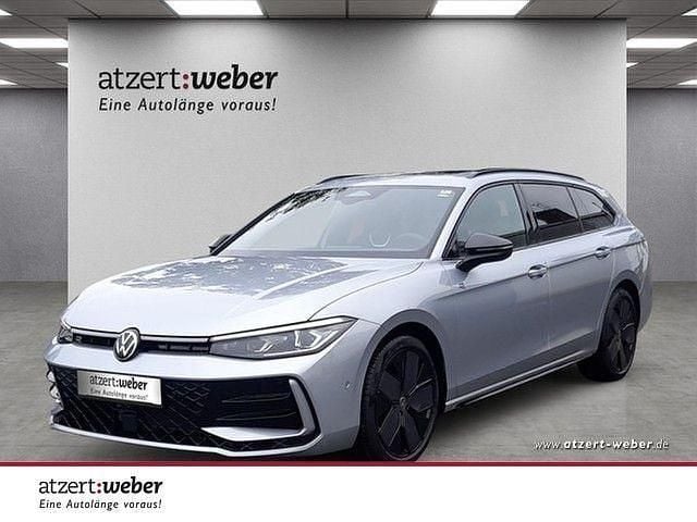 Oyster silver metallic Neu 2025 VW Passat R-line Kombi | 41.990 € (Fairer Preis) - Bild 1/4